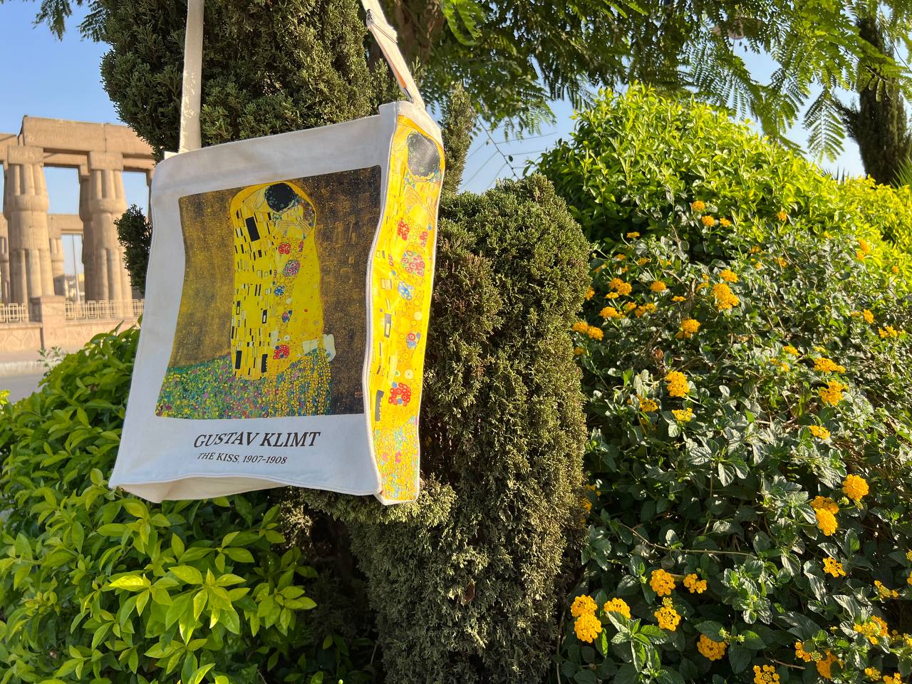 Gustav Klimt "The Kiss"