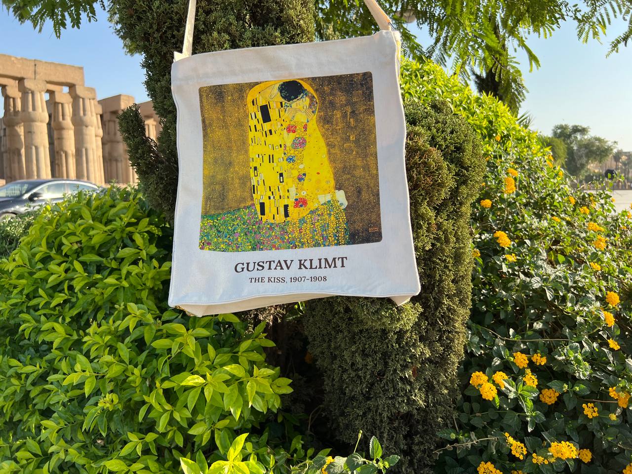Gustav Klimt "The Kiss"